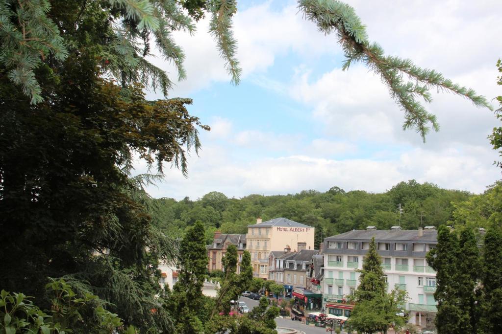 Albert Premier Hotel Bagnoles-de-l'Orne Экстерьер фото
