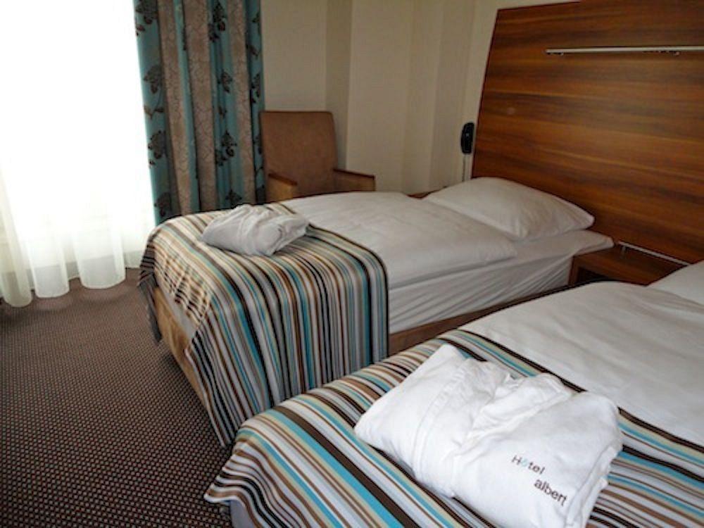 Albert Premier Hotel Bagnoles-de-l'Orne Экстерьер фото